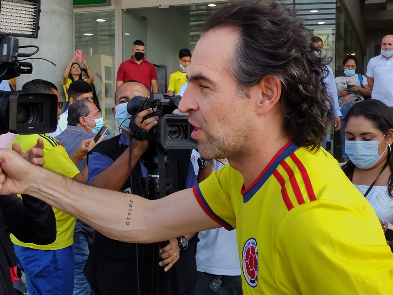 El candidato presidencial Federico Gutiérrez en su visita a Barranquilla.