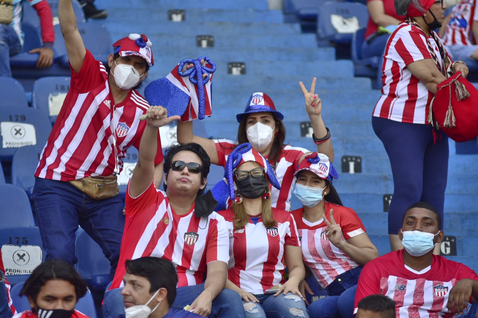 Aficionados en las gradas del Metropolitano.