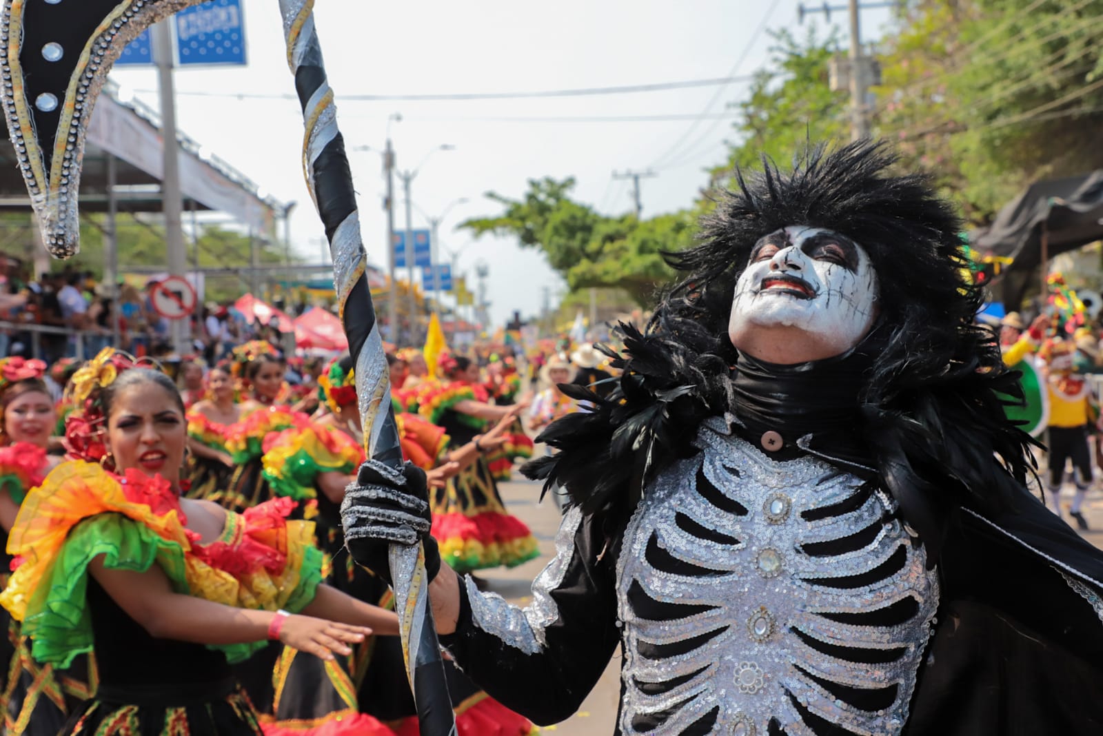 La tradicional danza del Garabato se volvió a ver, con la lucha de la vida y la muerte.