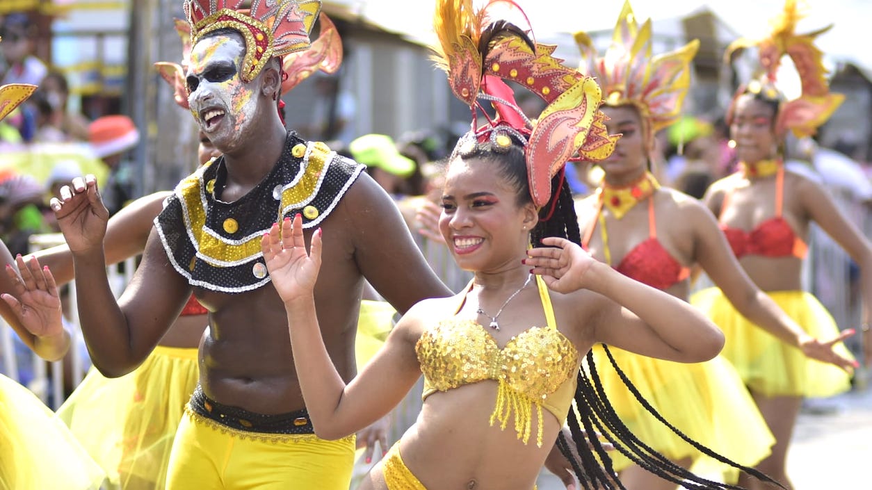 Afrocaribian participando en el desfile.
