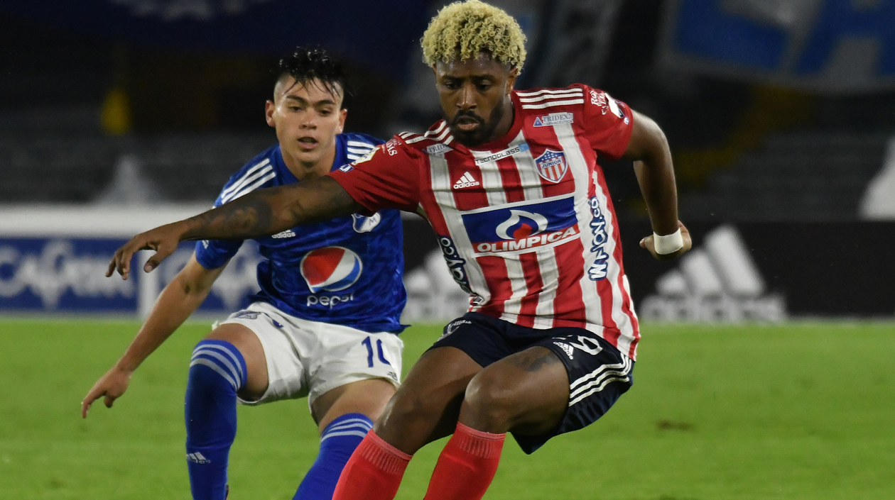 Omar Albornoz enfrentando a Daniel Ruiz.
