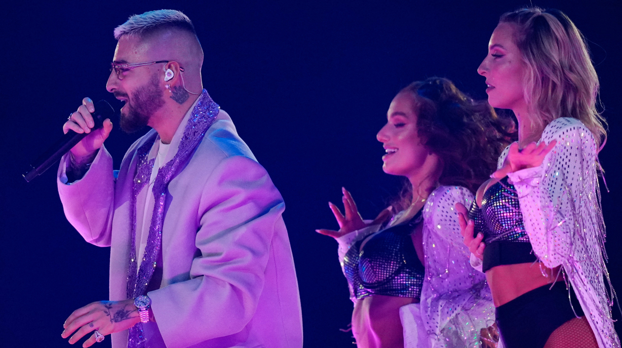 El cantante colombiano Maluma, durante el concierto que ofrece hoy jueves en el Palau Sant Jordi, en Barcelona