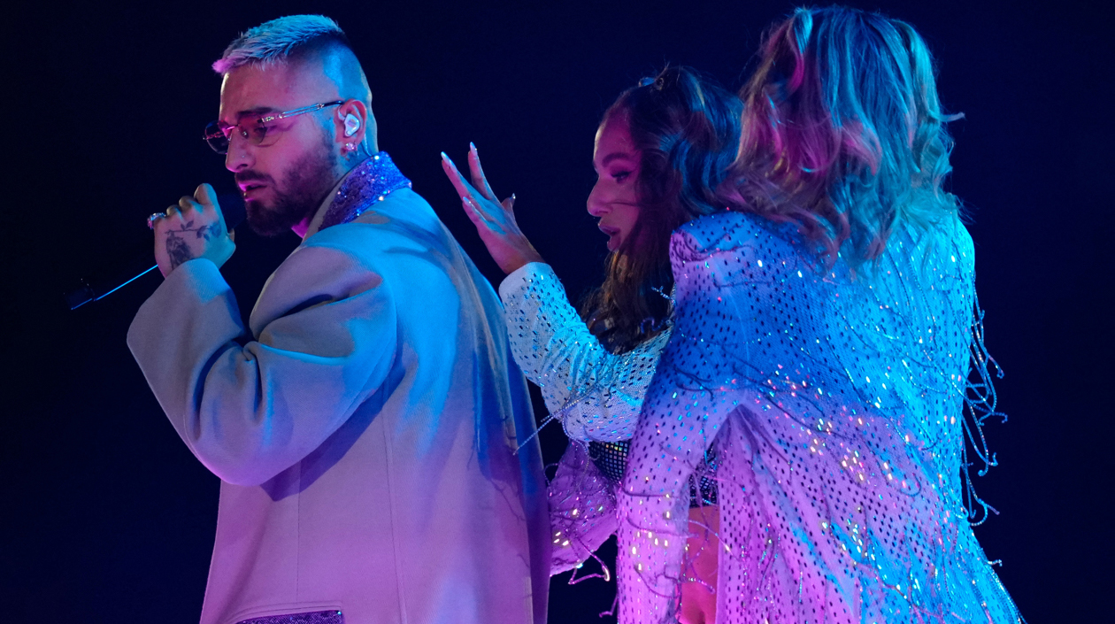 El cantante colombiano Maluma, durante el concierto que ofrece hoy jueves en el Palau Sant Jordi, en Barcelona