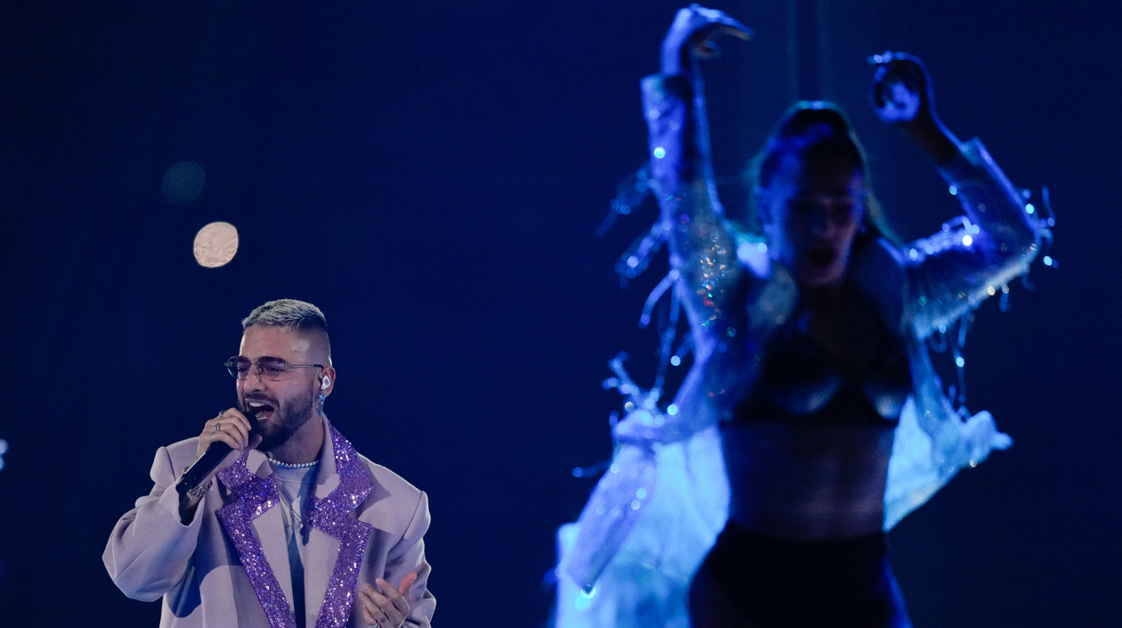 El cantante colombiano Maluma, durante el concierto que ofrece hoy jueves en el Palau Sant Jordi, en Barcelona