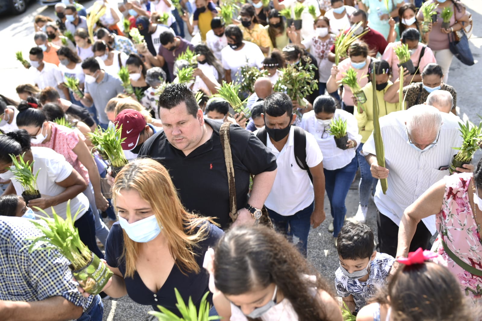 Los católicos celebran con fe volver a la Semana Santa presencial. 