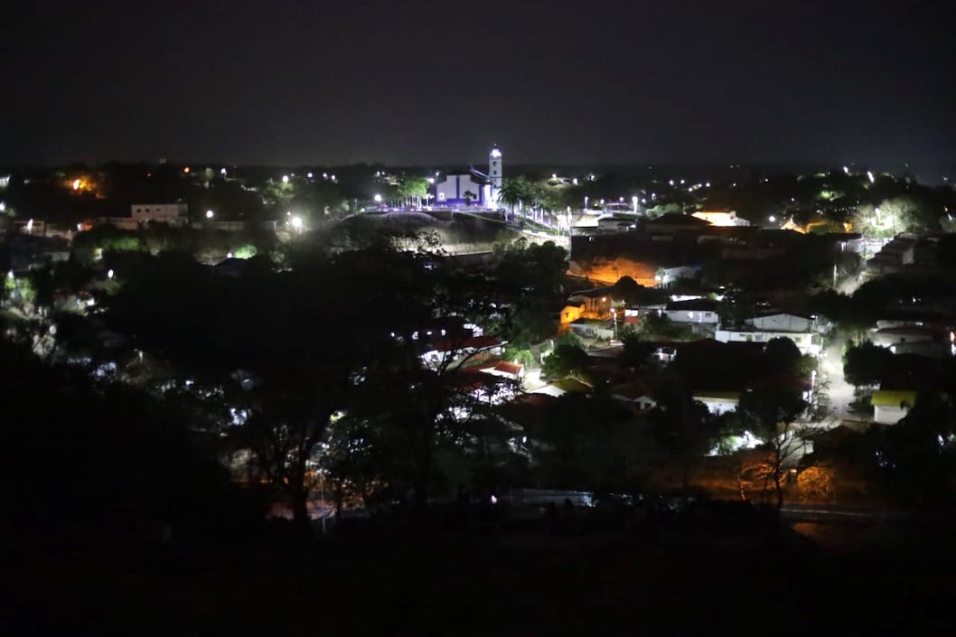 Panorámica nocturna del 'pesebre del Atlántico'.