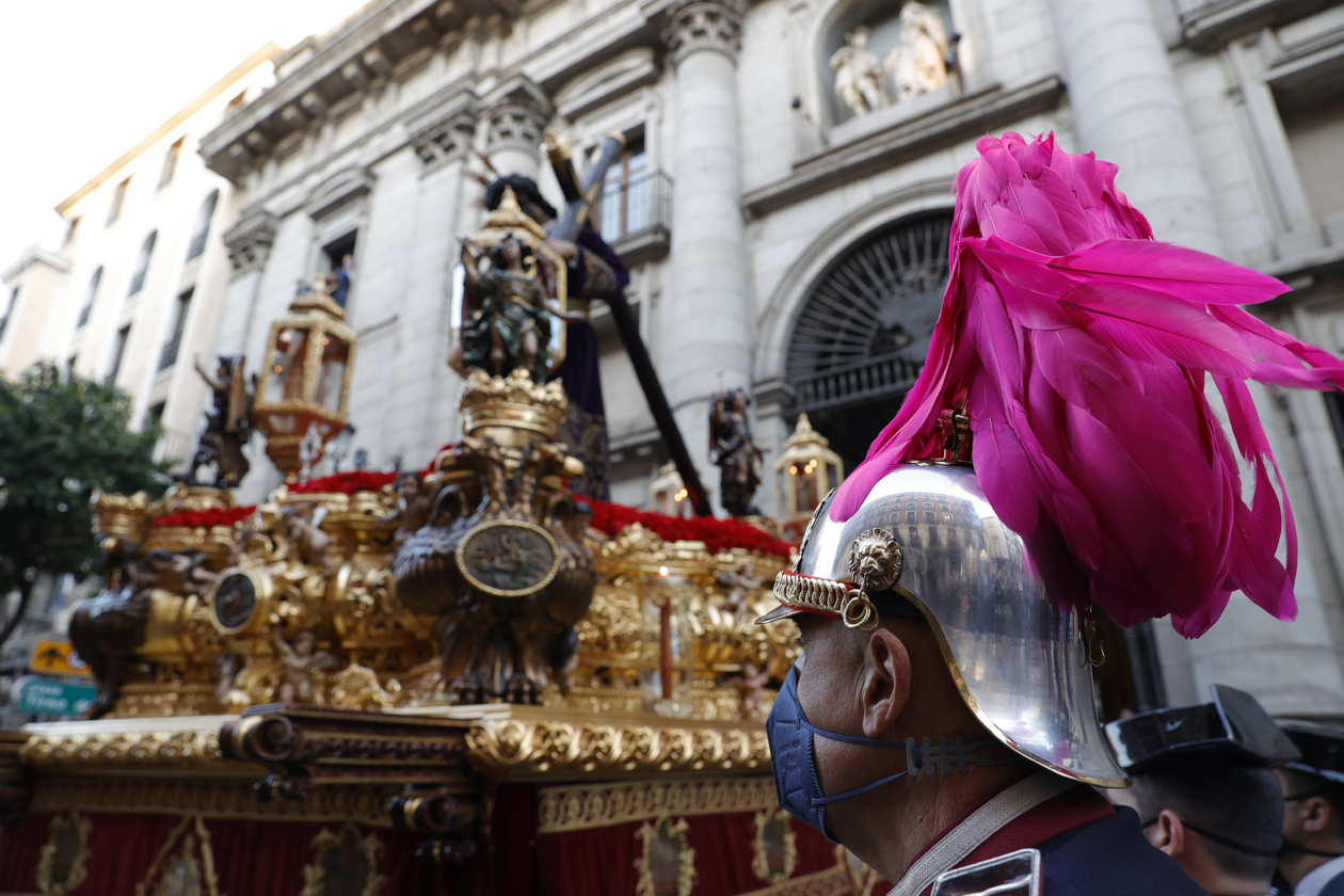 Procesión de Jesús del Gran Poder y la Esperanza Macarena que sale hoy Jueves Santo de la madrileña colegiata de San Isidro.
