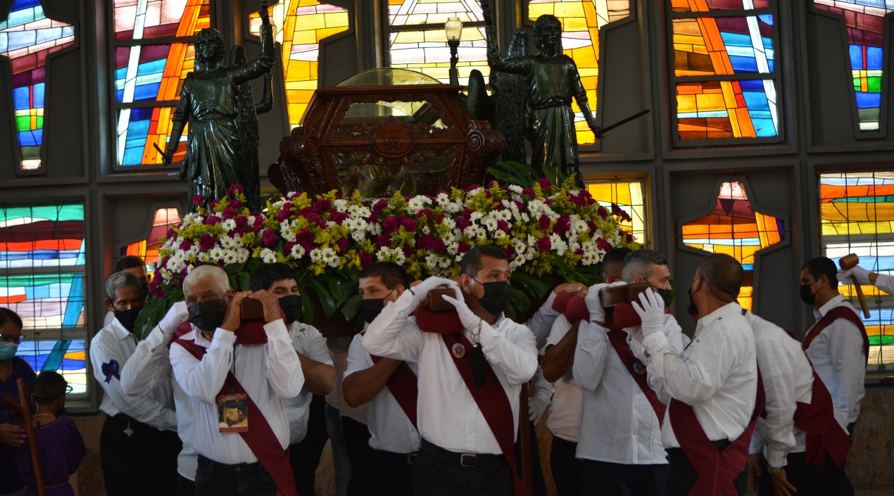 Los cargadores del Santo Sepulcro.