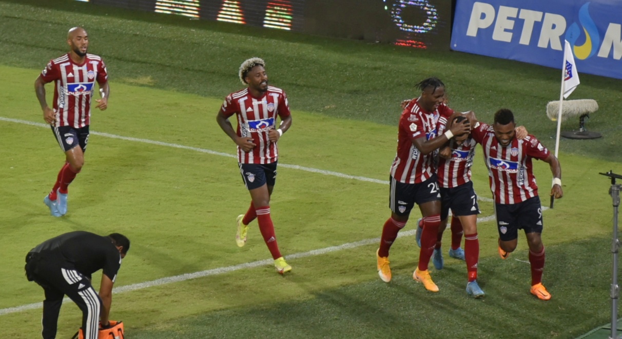Festejo juniorista del gol de Daniel Giraldo.