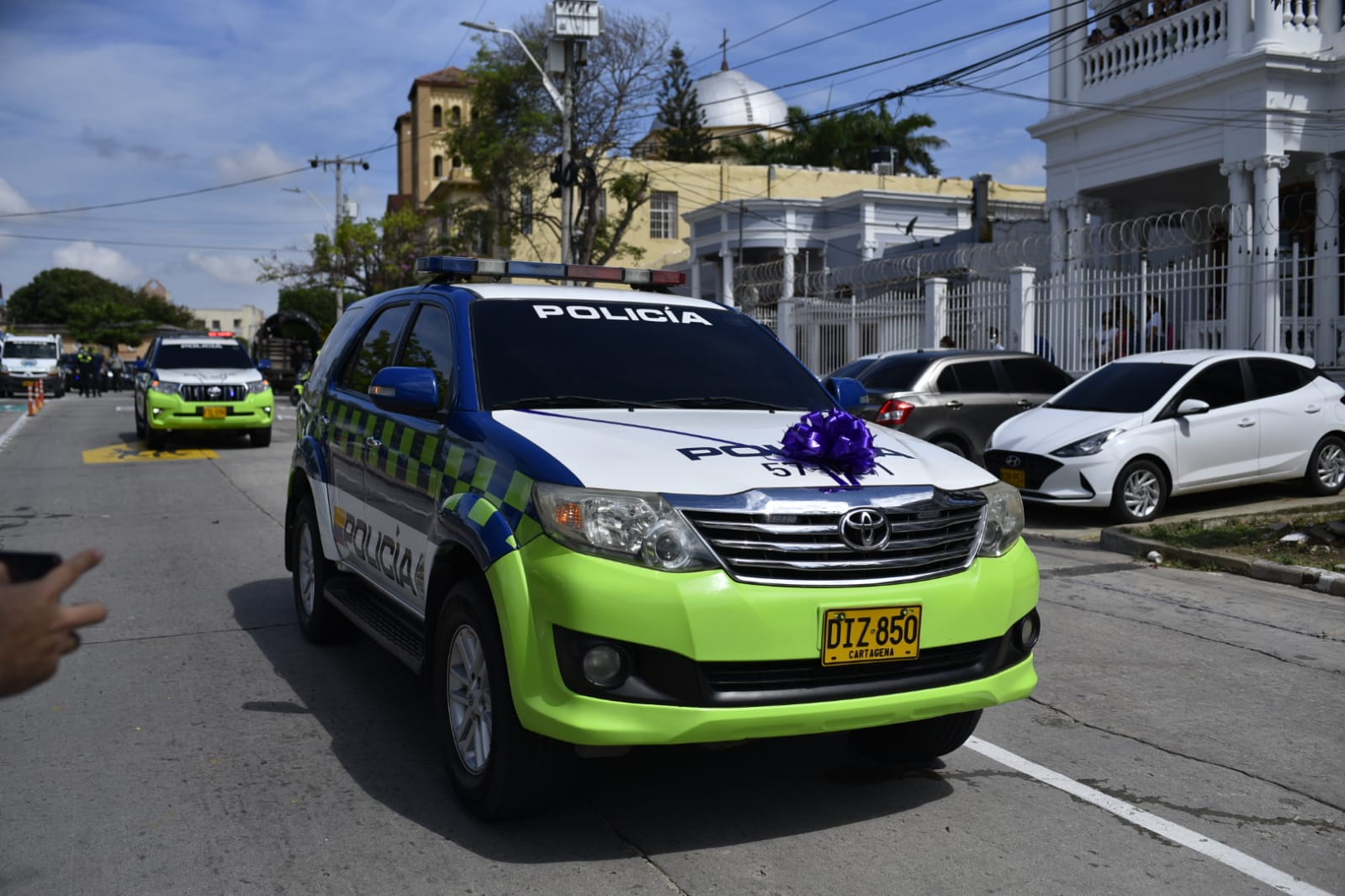 Una patrulla de la Policía acompaña el recorrido.