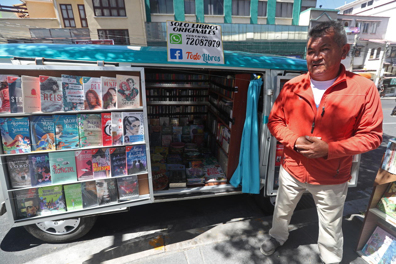 El librero le pidió a su hija arquitecta diseñar los espacios.