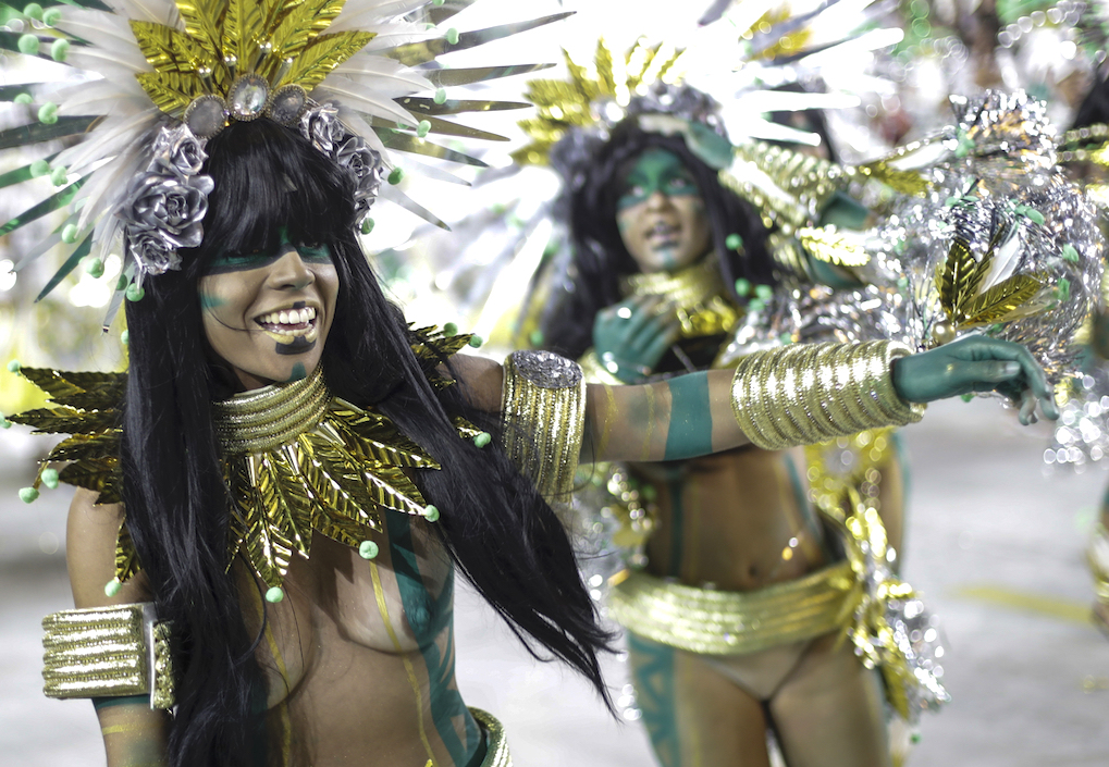 Espectacular presentación de las escuelas de samba.