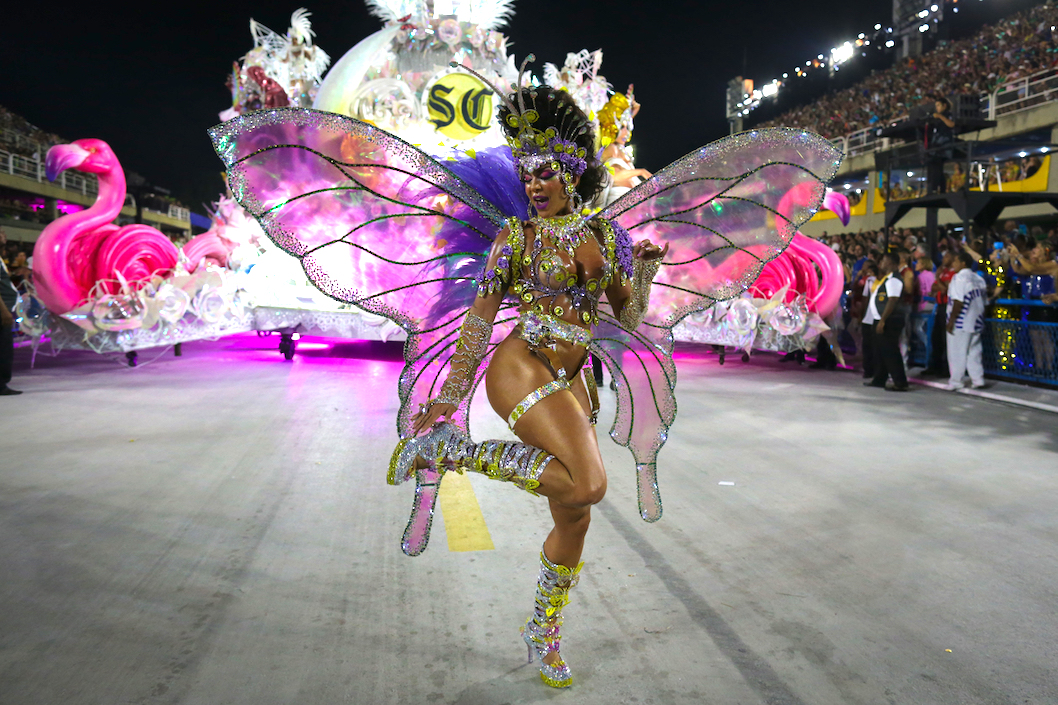 El desfile contó con la participación de seis escuelas de samba.