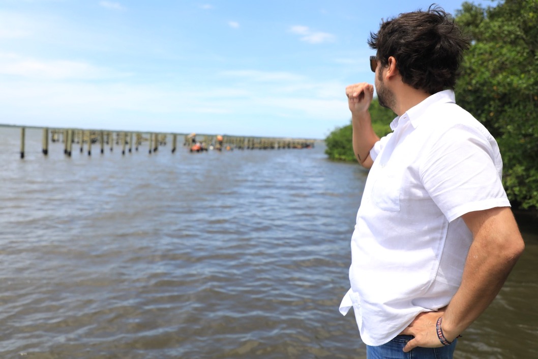 El Alcalde Jaime Pumarejo inspeccionando las obras.