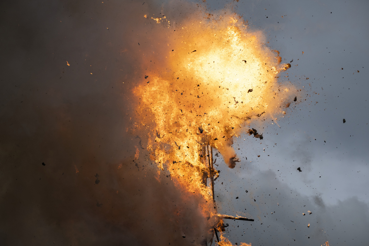Este año, la cabeza de Böögg explotó después de 37 minutos y 59 segundos.