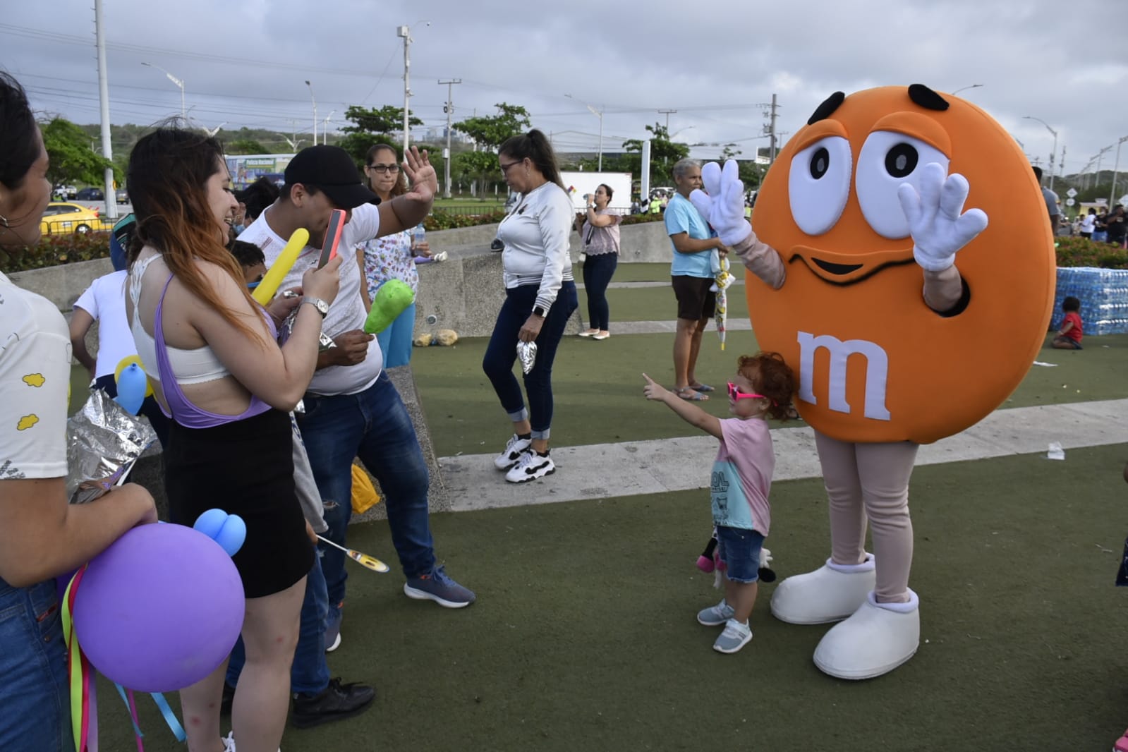 Los niños disfrutaron con sus personajes favoritos.