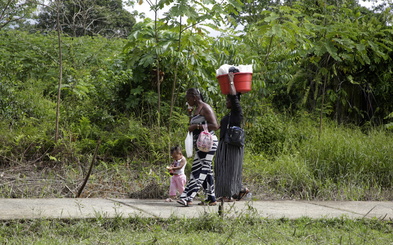 Dos décadas después de aquel fatídico 2 de mayo, la violencia sigue siendo un protagonista de la vida diaria en los pueblos y caseríos situados a orillas del Atrato.