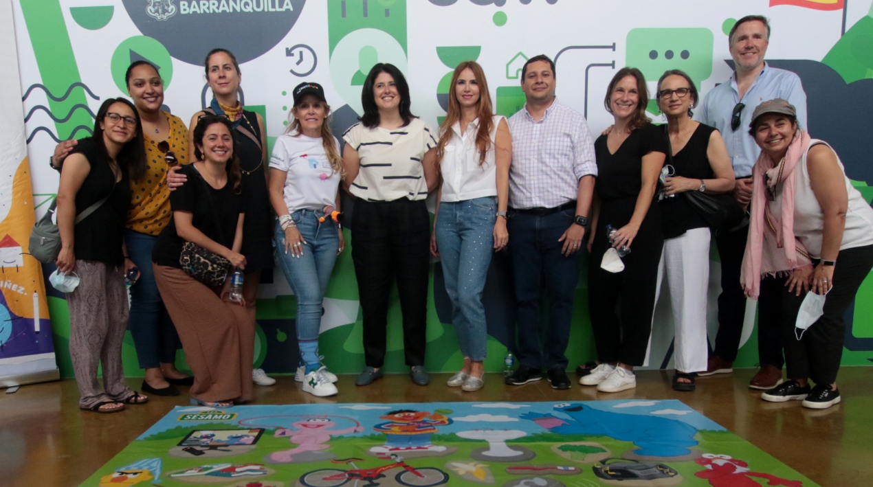 El equipo de Sesame Workshop acompañó el recorrido por las experiencias de ‘Primera Infancia a tu Cuadra’.