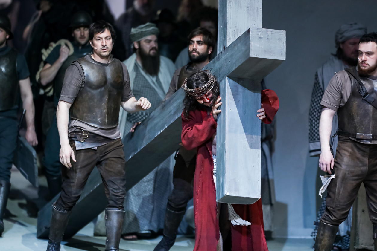 Jesús camino al calvario en la Pasión de Oberammergau.