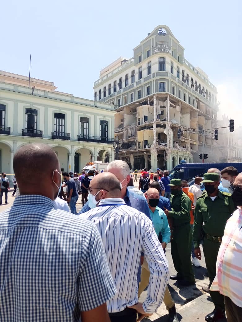 El presidente Miguel Díaz-Canel en el lugar de los hechos.