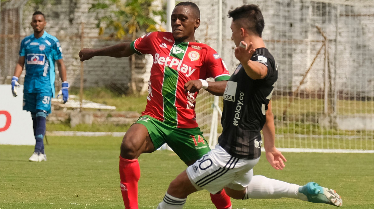 Fabián Ángel frente a Alexis Castillo.
