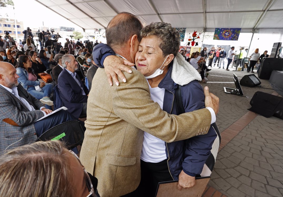 Al "Encuentro por la Verdad: Reconocimiento de responsabilidades sobre las ejecuciones extrajudiciales en Bogotá y Soacha" también asistieron militares que reconocieron su responsabilidad en los asesinatos, entre ellos el general retirado del Ejército Paulino Coronado.