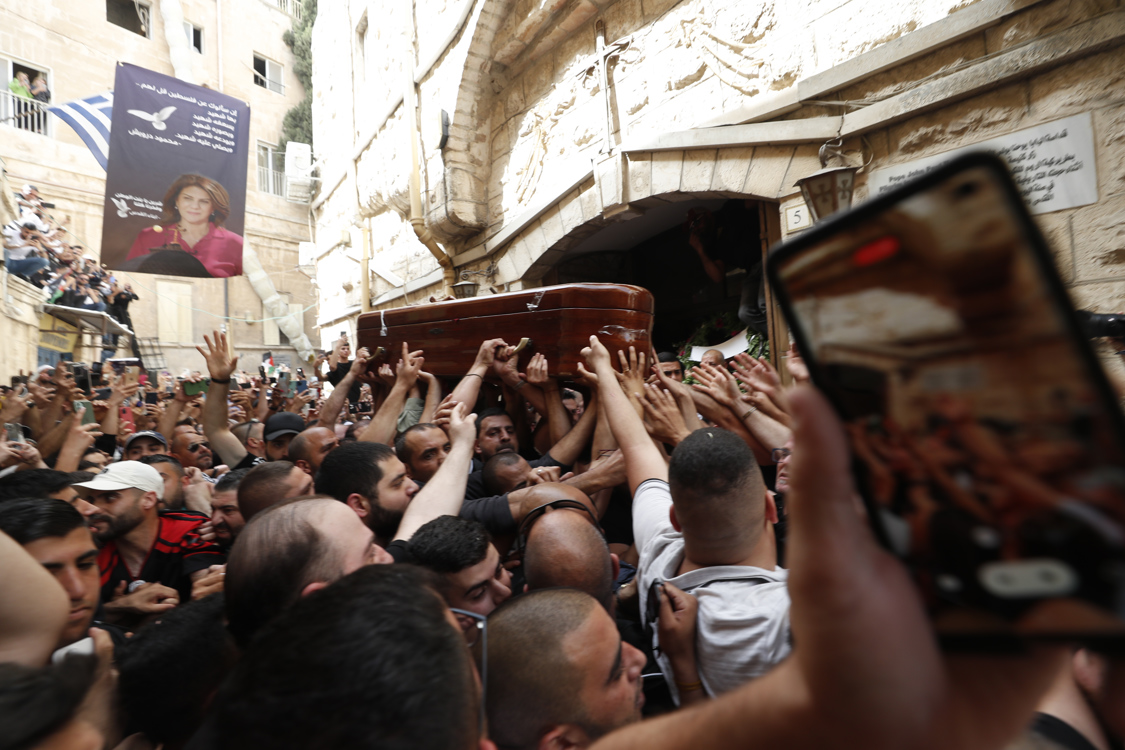 Imagen del funeral de la periodista Shireen Abu Akleh.