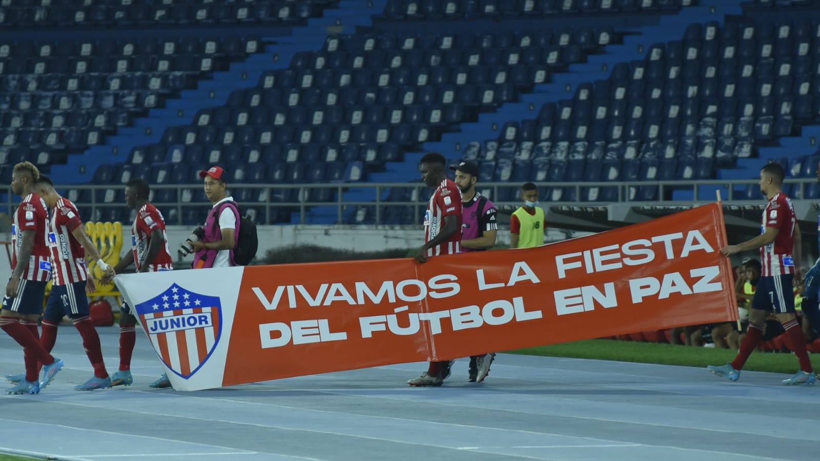 Jugadores del Junior expresando protesta por lo que sucede con la Liga.