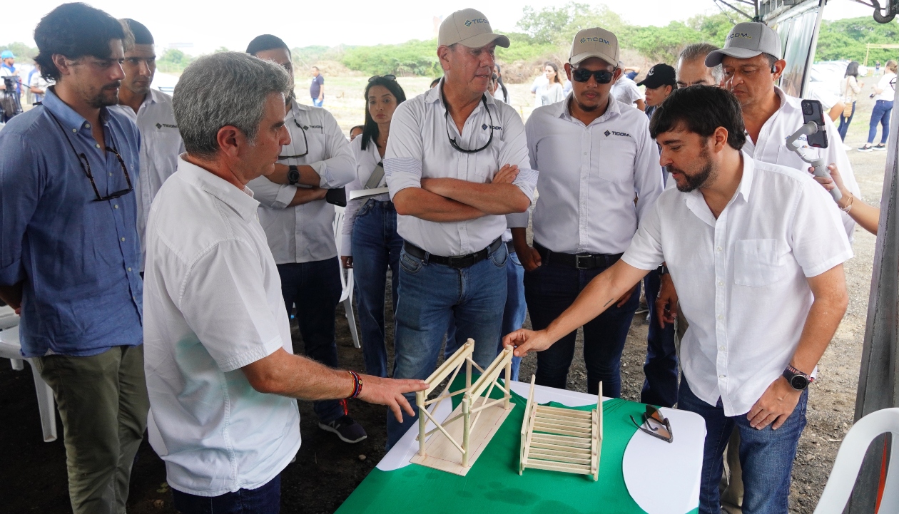 El MinAmbiente Carlos Correa y el Alcalde Jaime Pumarejo.