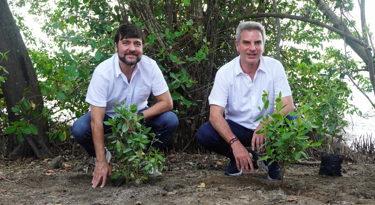 El Alcalde de Barranquilla, Jaime Pumarejo y el Ministro de Ambiente, Carlos Correa.