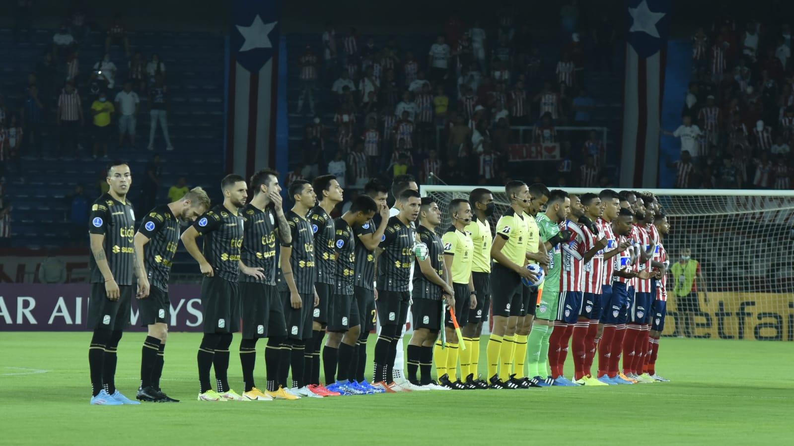 Los equipos en actos protocolarios.