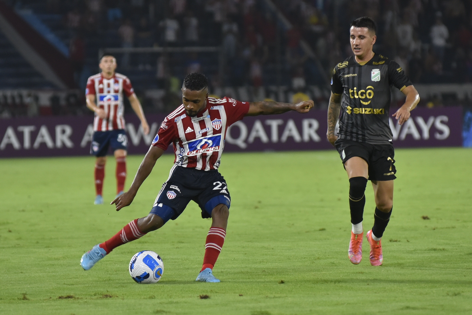 Fabián Viáfara ensayando un remate.