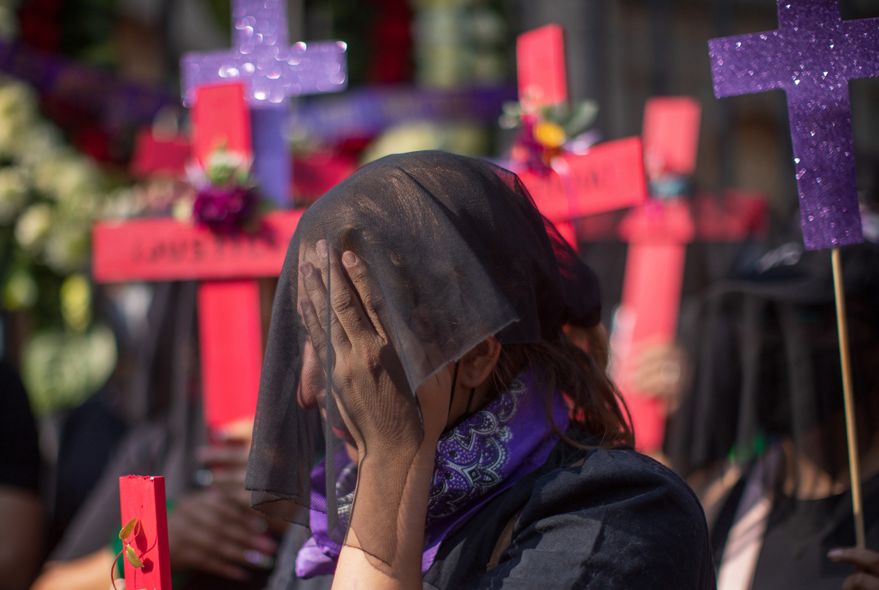 En México, en promedio, más de 10 mujeres son asesinadas cada día y en 2021 sumaron más de 1.000 feminicidios. 