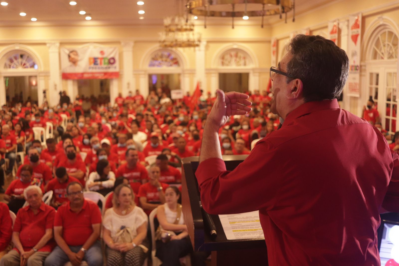 Al oficializar su adhesión a la campaña presidencial del candidato por el Pacto Histórico, Gustavo Petro, el representante electo, Dolcey Torres, ratificó ese apoyo con una convocatoria de amigos liberales que concentró en el Hotel el Prado.   En su discurso, Torres aseguró que su adhesión a la campaña de un ‘Cambio por la vida’ se da porque las propuestas de Gustavo Petro van en la misma línea de las banderas que él propuso para llegar a la Cámara de Representantes.    “Fueron más de 60 mil personas las qu