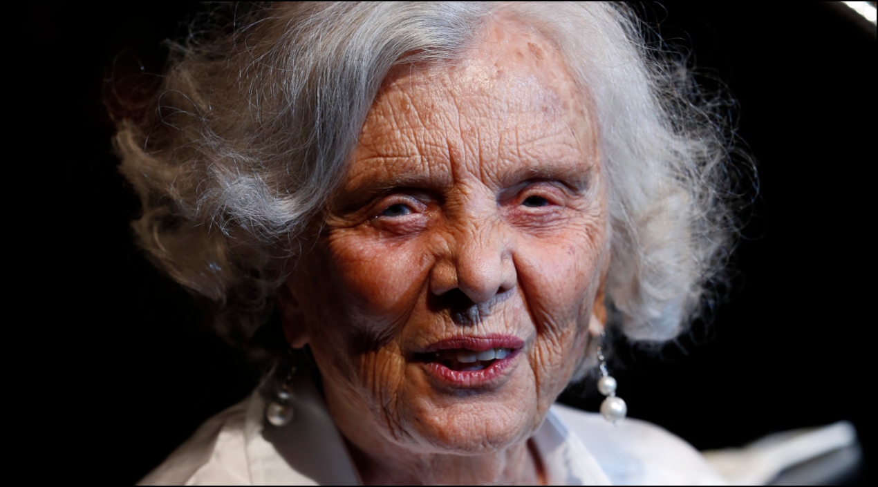 Considerada una de las escritoras y periodistas más queridas de México, Elena Poniatowska fue homenajeada este jueves en el Palacio de Bellas Artes de la Ciudad de México por sus 90 años.