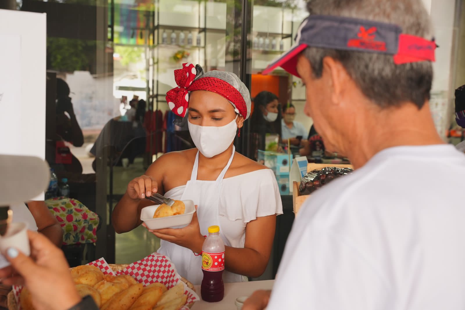 Uno de los asistentes al Tercer Festival de la Herencia Africana que realiza Carnaval de Barranquilla.