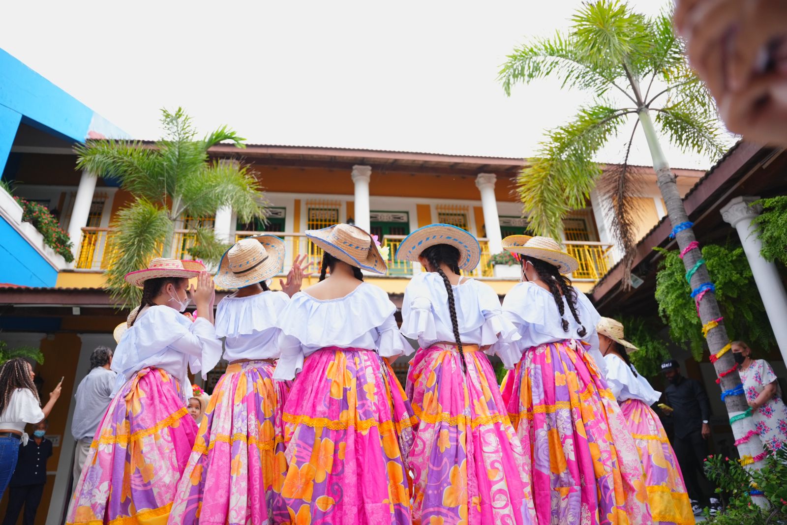 A ritmo de bullerengue, moda y grupos folclóricos cerró este Festival que se realiza por primera vez de forma presencial con un lleno total en sus dos jornadas, dando muestra que la cultura afro sigue más viva que nunca y hace parte del Patrimonio Inmaterial del Carnaval.