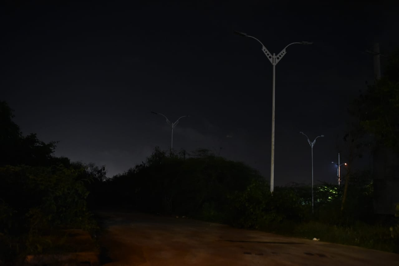 Una zona a oscuras cerca del conjunto residencial Ciudad Caribe. 