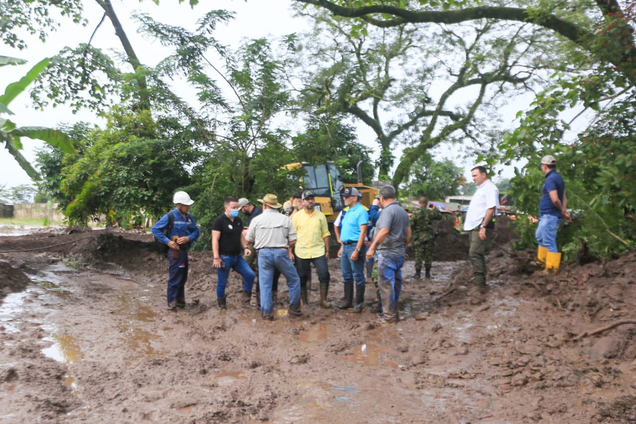 La emergencia continúa y los trabajos para cerrar desbordamiento del río Guatiquía en Villavicencio, no paran.