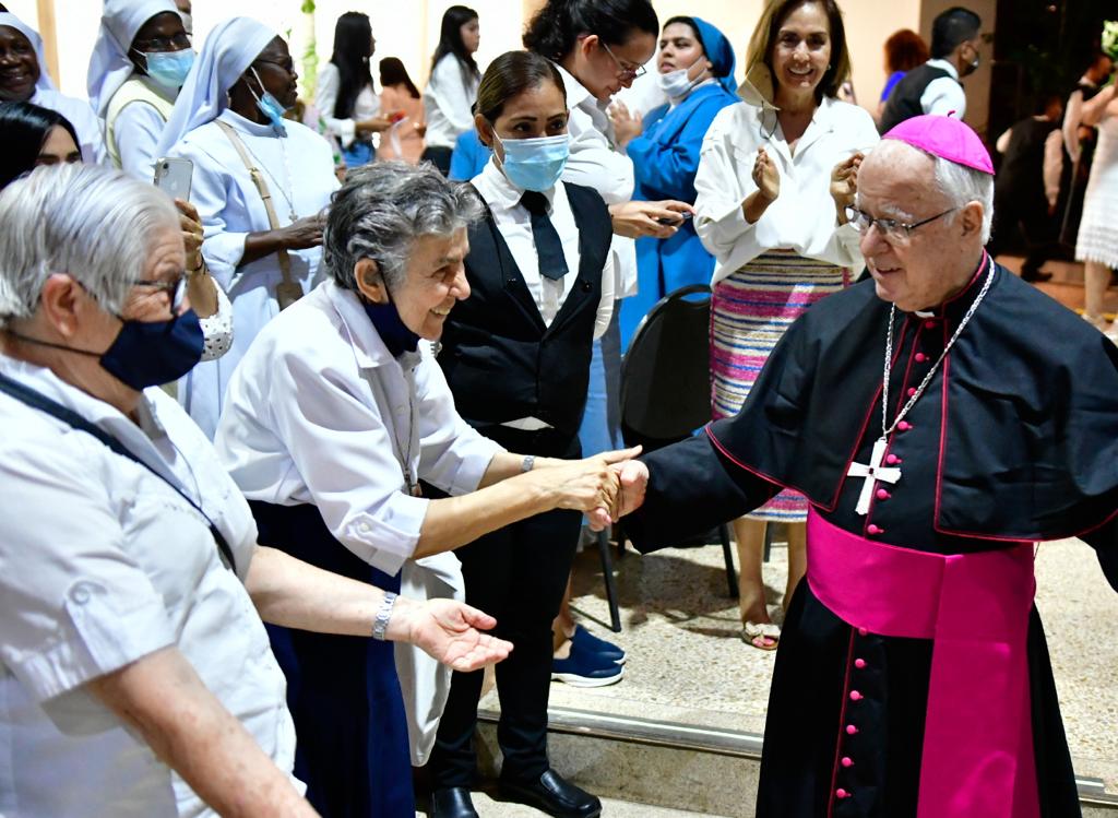 Homenaje a monseñor Víctor Tamayo.