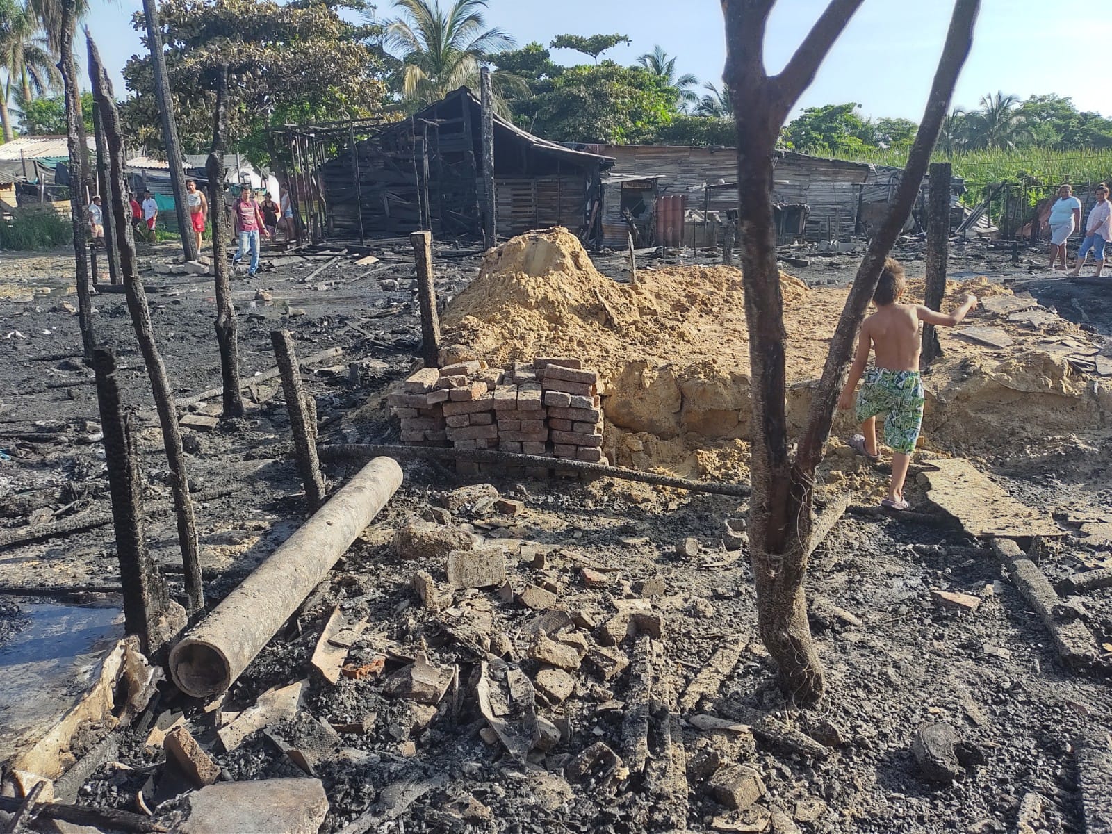 La desolación que dejó el incendio en Bendición de Dios