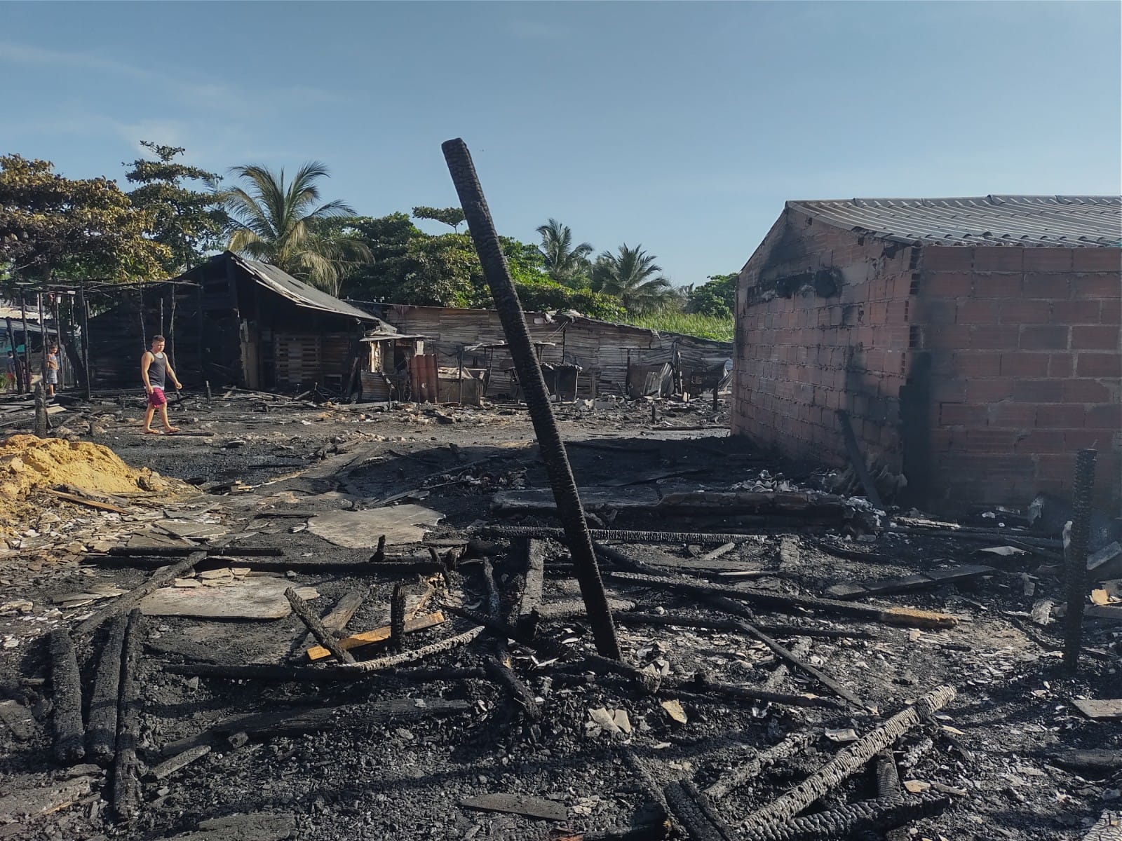 La desolación que dejó el incendio en Bendición de Dios