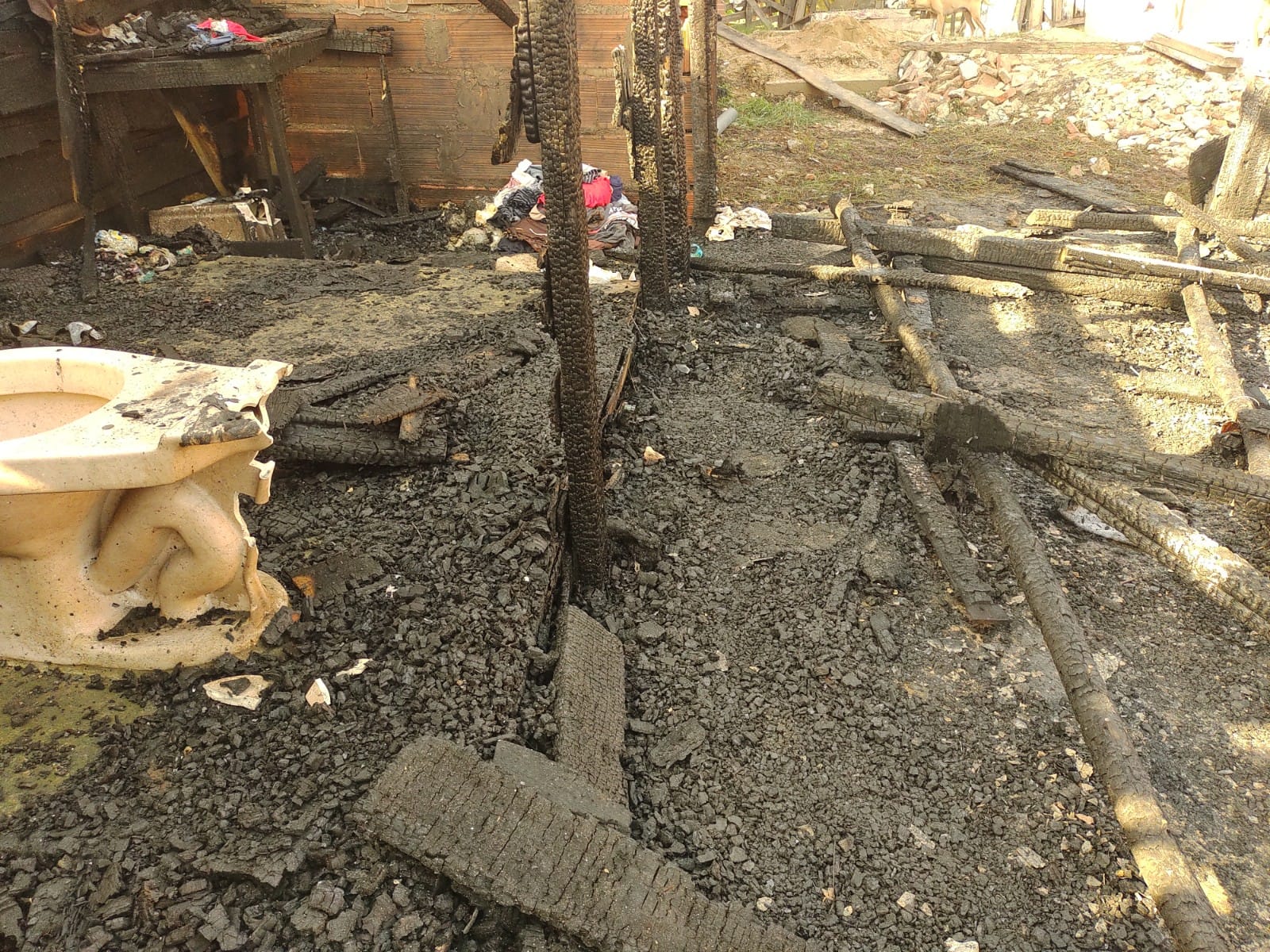 La desolación que dejó el incendio en Bendición de Dios