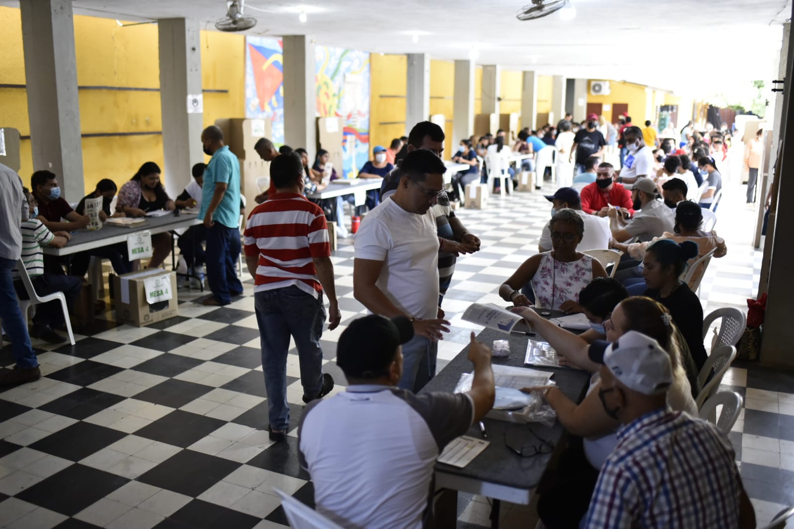 Jornada electoral en el Colegio Mayor del Atlántico.