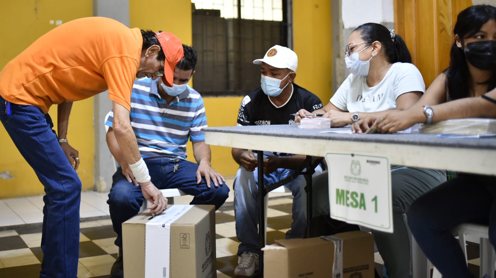 Jornada electoral en el Colegio Mayor del Atlántico.