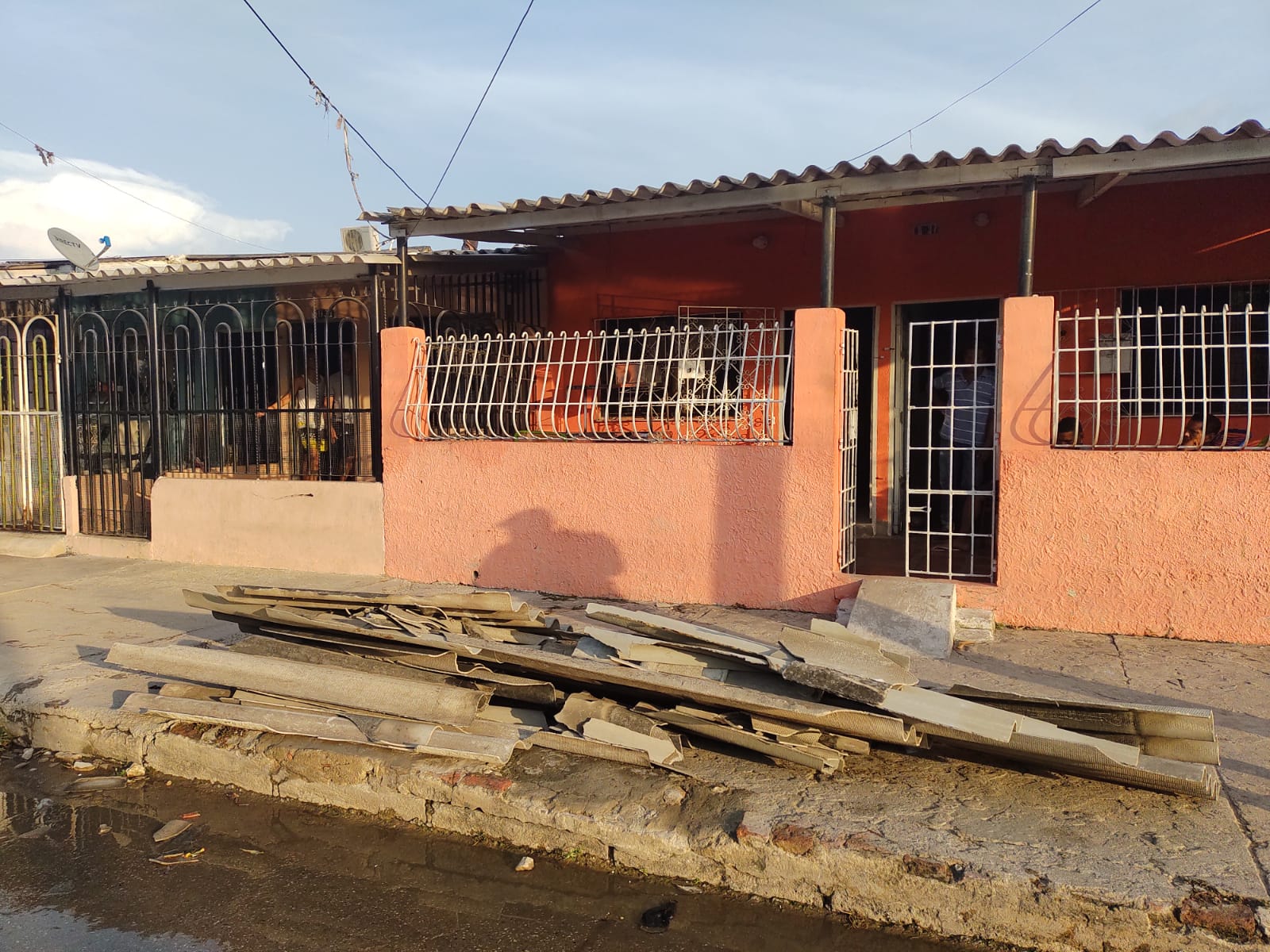 Casas destechada por tornado en La Luz