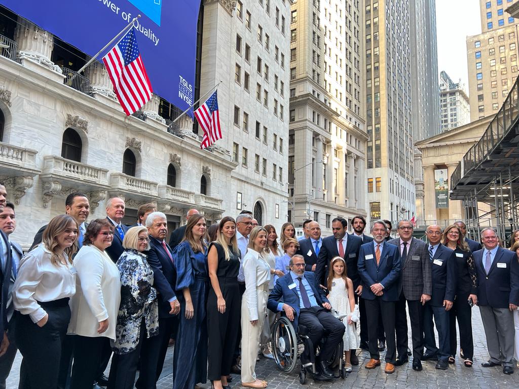Directivos y altos cargos de Tecnoglass en la Bolsa de Valores de Nueva York.