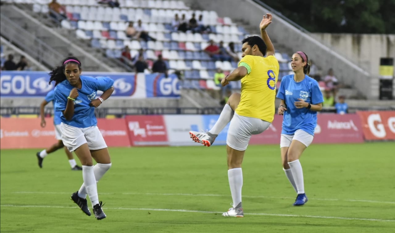 Instantes del juego de Gol & Paz