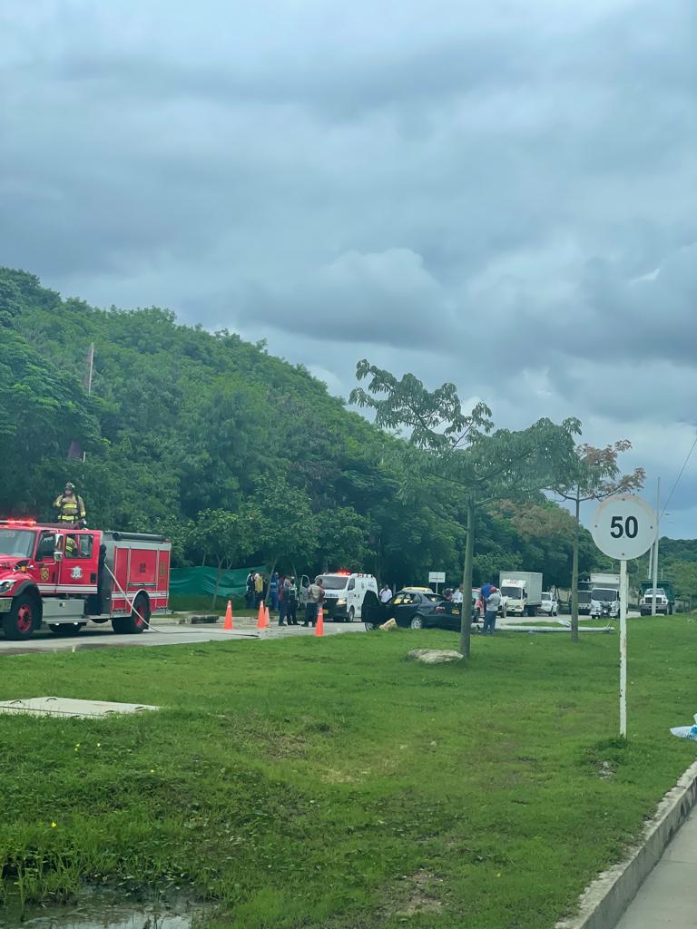 Cuerpo de Bomberos de Barranquilla llegaron al lugar. 