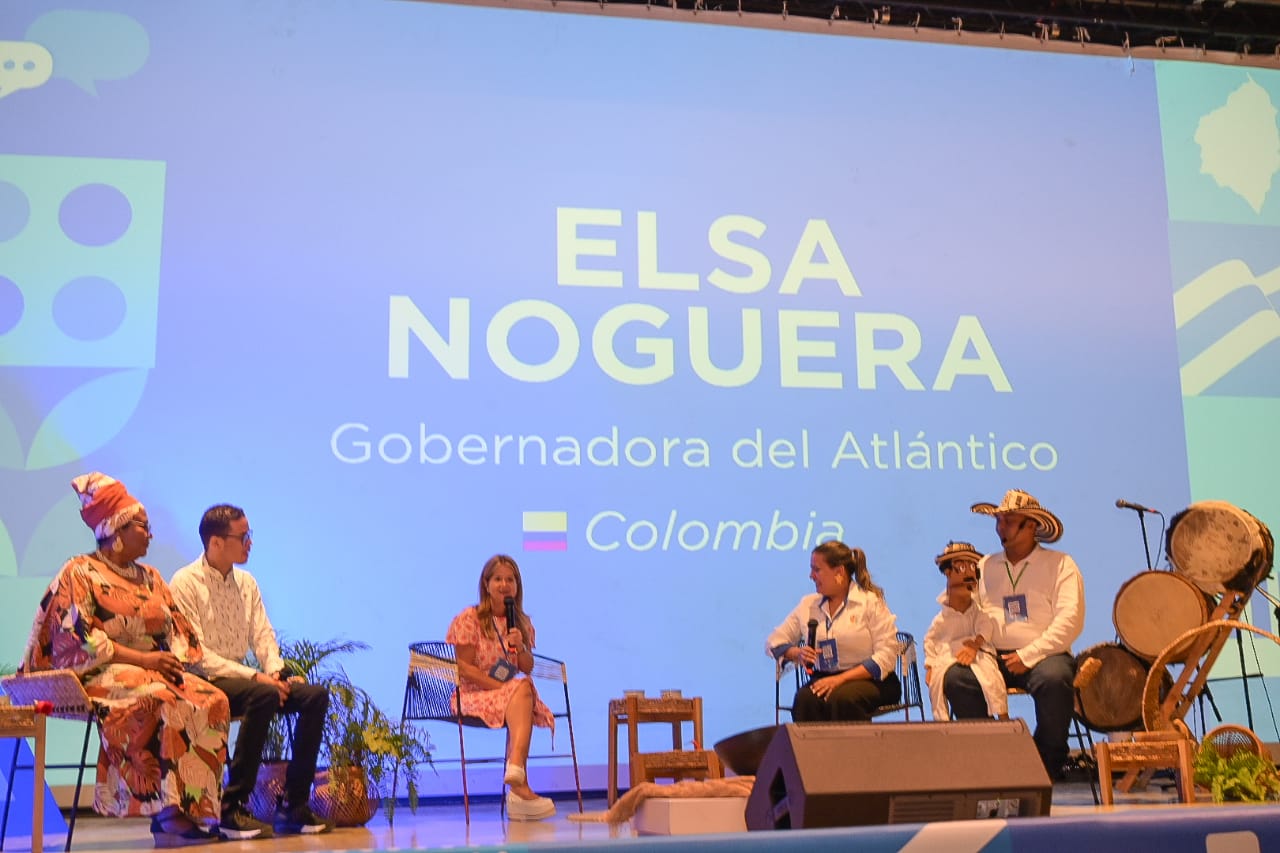 Gobernación del Atlántico Gestores culturales junto a la Gobernadora Elsa Noguera.